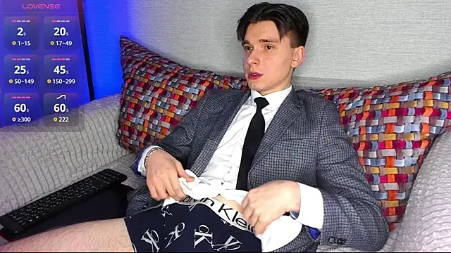 Snapshot of maxboy4 chatting on 01-03-25, 03:44 maxboy4 online show from 01-03-25, 03:44