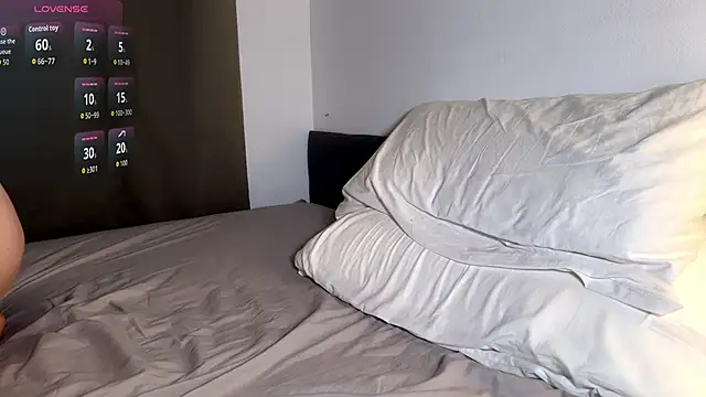 Snapshot of Rob_and_Ethan chatting on 11-25-25, 06:52 Rob and Ethan online show from 11-25-25, 06:52