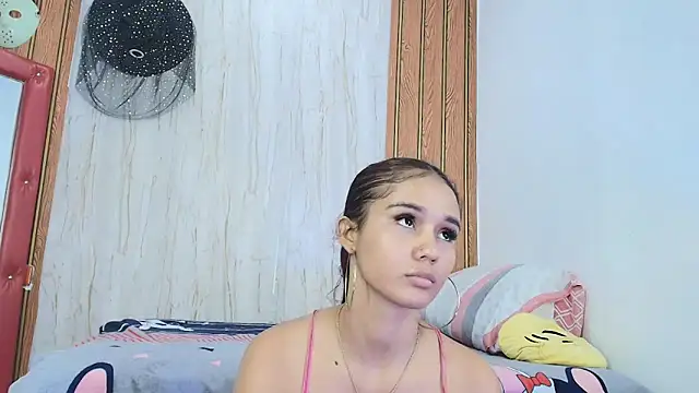 Snapshot of MarianaManzur chatting on 12-14-25, 07:18 MarianaManzur online show from 12-14-25, 07:18