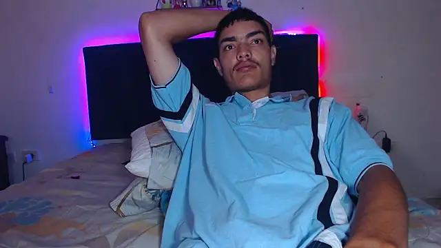 Snapshot of bella_n99 chatting on 11-20-25, 04:07 bella n99 online show from 11-20-25, 04:07