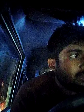 Snapshot of Driver-naru chatting on 01-04-25, 11:59 Driver-naru online show from 01-04-25, 11:59