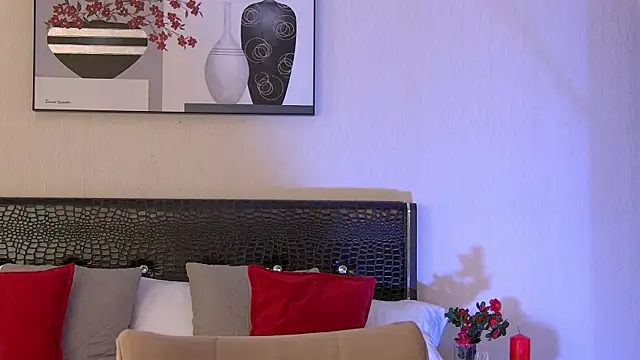 VirginieCruz online show from 03-06-25, 05:35