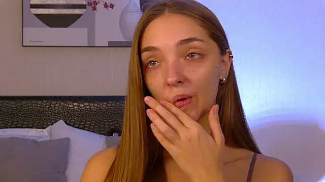 VirginieCruz online show from 11-08-25, 05:40