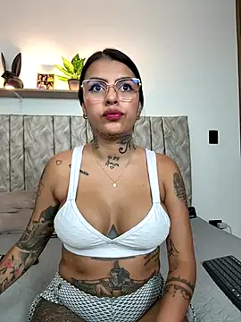 Snapshot of abi_katyy chatting on 10-01-25, 04:51 abi katyy online show from 10-01-25, 04:51