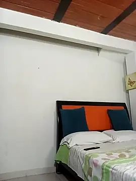 Snapshot of leah_passion chatting on 10-18-25, 07:58 leah passion online show from 10-18-25, 07:58