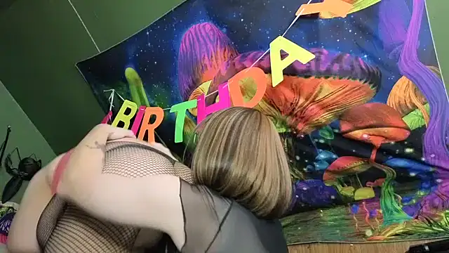 Snapshot of sluttypumpkin420 chatting on 09-09-25, 10:53 sluttypumpkin420 online show from 09-09-25, 10:53