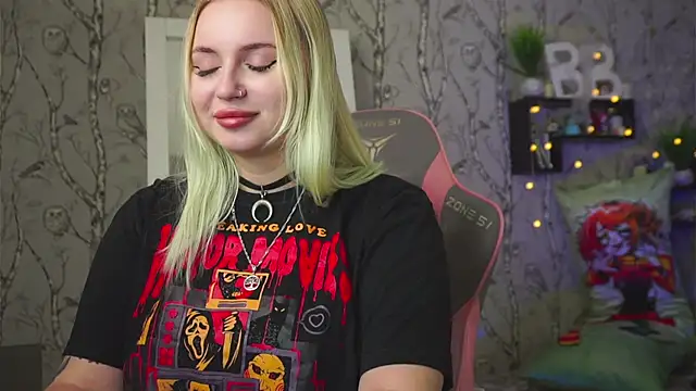 Snapshot of Moon_Valkyrie chatting on 02-03-26, 06:11 Moon Valkyrie online show from 02-03-26, 06:11