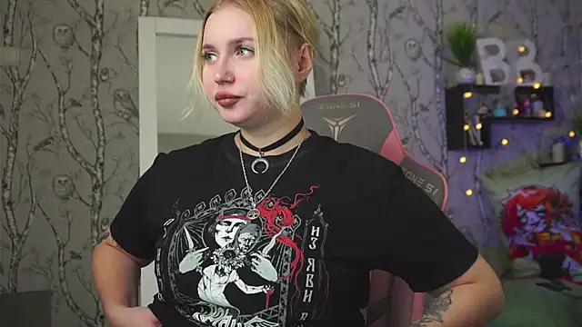 Snapshot of Moon_Valkyrie chatting on 02-06-26, 06:07 Moon Valkyrie online show from 02-06-26, 06:07