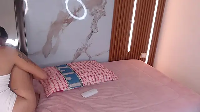 Snapshot of mary_live chatting on 09-25-25, 08:01 mary live online show from 09-25-25, 08:01