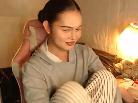 Ashely Lewis online show from 11-24-25, 02:28