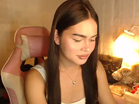 Ashely Lewis online show from 11-26-25, 01:23