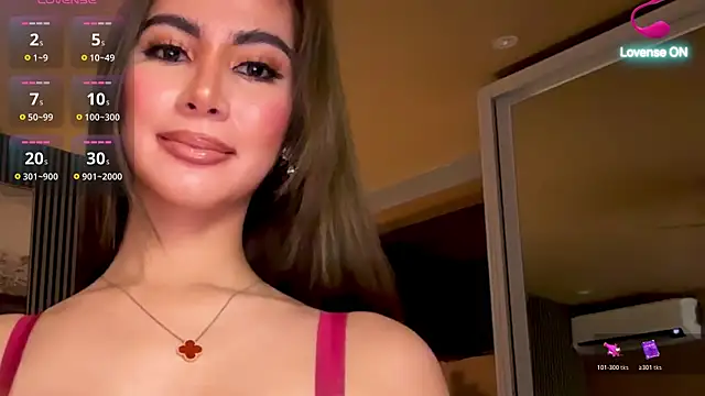 Snapshot of HeavenlyBlair chatting on 10-28-25, 03:21 HeavenlyBlair online show from 10-28-25, 03:21