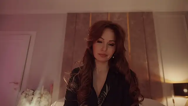 MilaDYstarlight online show from 12-19-25, 05:42