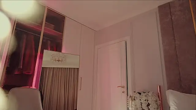 MilaDYstarlight online show from 01-17-26, 07:06