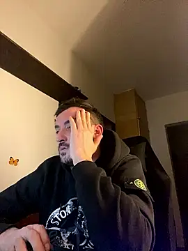 Snapshot of Fireflyerrr chatting on 01-08-26, 05:59 Fireflyerrr online show from 01-08-26, 05:59