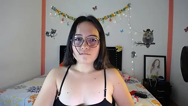 Snapshot of naughty_girl_4u chatting on 02-12-25, 07:24 naughty girl 4u online show from 02-12-25, 07:24