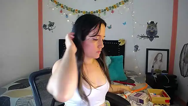 Snapshot of naughty_girl_4u chatting on 03-05-25, 11:05 naughty girl 4u online show from 03-05-25, 11:05