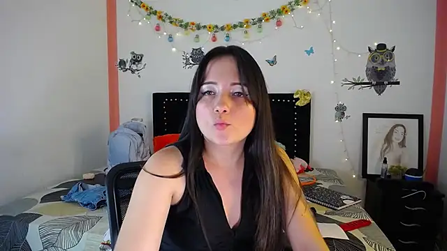 Snapshot of naughty_girl_4u chatting on 03-08-25, 12:11 naughty girl 4u online show from 03-08-25, 12:11