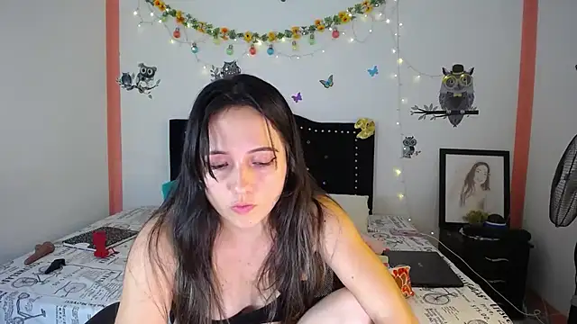 Snapshot of naughty_girl_4u chatting on 03-12-25, 11:22 naughty girl 4u online show from 03-12-25, 11:22