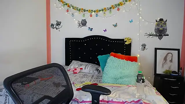 Snapshot of naughty_girl_4u chatting on 03-13-25, 11:05 naughty girl 4u online show from 03-13-25, 11:05