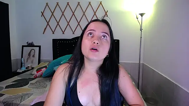 Snapshot of naughty_girl_4u chatting on 09-18-25, 08:22 naughty girl 4u online show from 09-18-25, 08:22