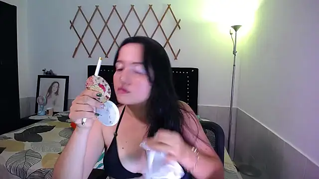 Snapshot of naughty_girl_4u chatting on 09-22-25, 08:11 naughty girl 4u online show from 09-22-25, 08:11