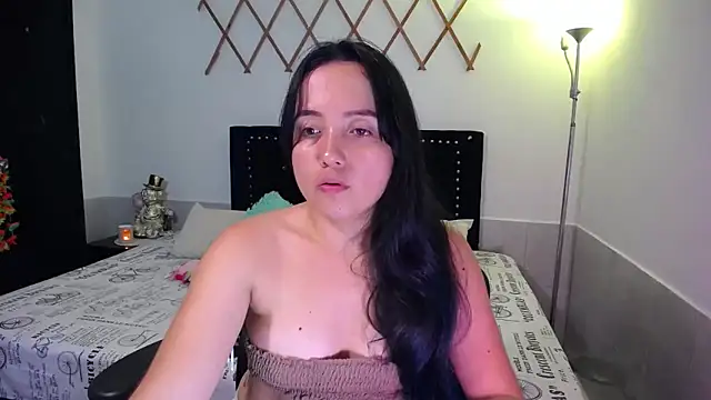 Snapshot of naughty_girl_4u chatting on 10-01-25, 04:35 naughty girl 4u online show from 10-01-25, 04:35