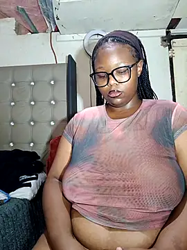 Snapshot of Aaaliyah445 chatting on 03-03-26, 06:41 Aaaliyah445 online show from 03-03-26, 06:41