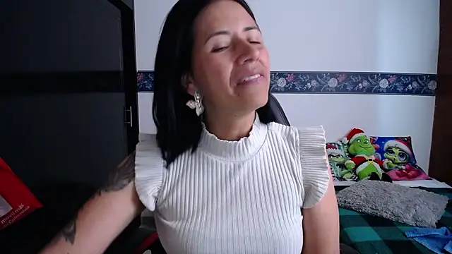 Snapshot of sharoon_cheerry chatting on 01-10-26, 02:30 sharoon cheerry online show from 01-10-26, 02:30