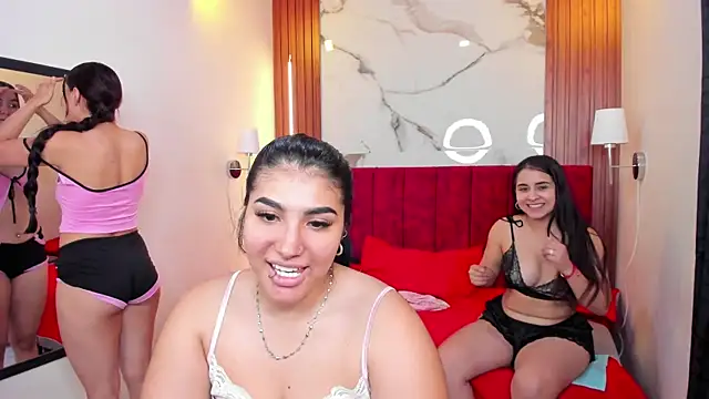 Snapshot of Afrodita-hott chatting on 02-28-25, 06:31 Afrodita-hott online show from 02-28-25, 06:31