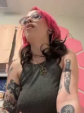 Snapshot of MissRomero chatting on 01-10-25, 03:07 MissRomero online show from 01-10-25, 03:07