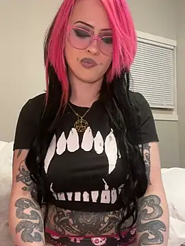 Snapshot of MissRomero chatting on 01-12-25, 02:14 MissRomero online show from 01-12-25, 02:14