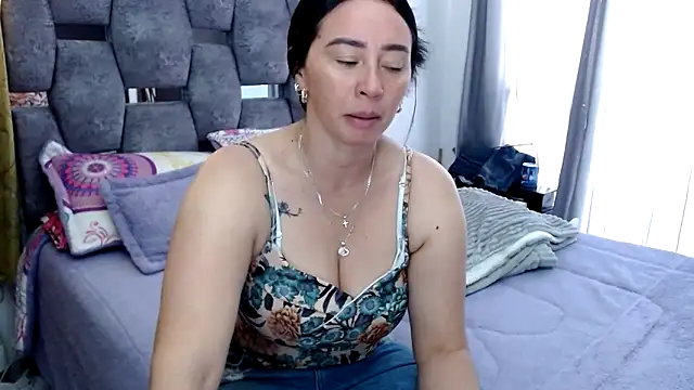 sara hott 1 online show from 10-25-25, 01:40