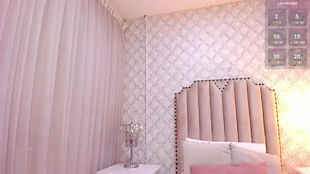 Pia Johnson  online show from 09-28-25, 11:37