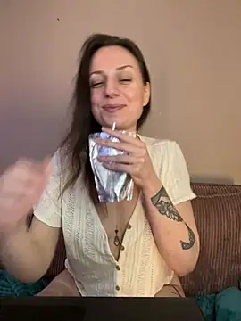 Snapshot of hades4ness chatting on 02-08-25, 10:18 hades4ness online show from 02-08-25, 10:18