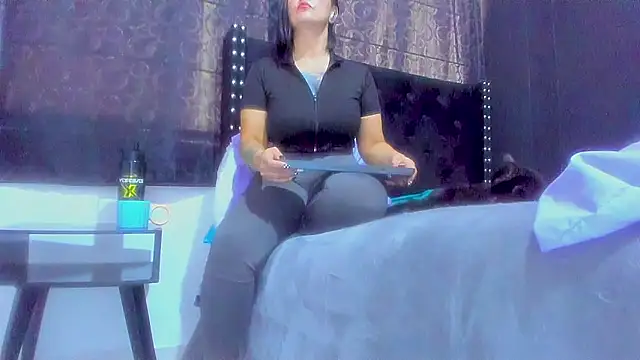 amareto queen online show from 10-19-25, 07:14