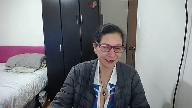 Snapshot of latin49 chatting on 06-01-26, 04:25 latin49 online show from 06-01-26, 04:25