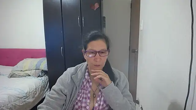 Snapshot of latin49 chatting on 06-11-26, 05:16 latin49 online show from 06-11-26, 05:16