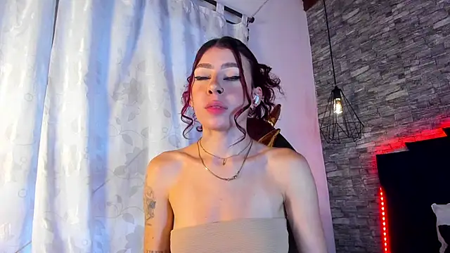 Snapshot of Jade20_ chatting on 05-23-26, 01:48 Jade20 online show from 05-23-26, 01:48