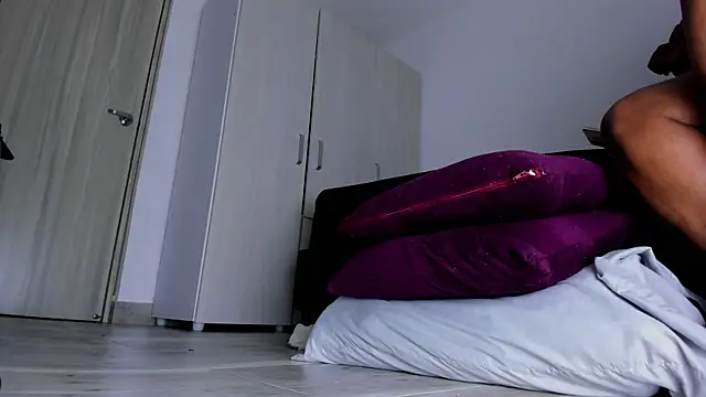 Skarleth69 online show from 10-22-25, 02:56