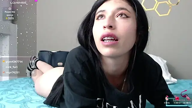 Snapshot of adriscute chatting on 01-22-25, 10:37 adriscute online show from 01-22-25, 10:37