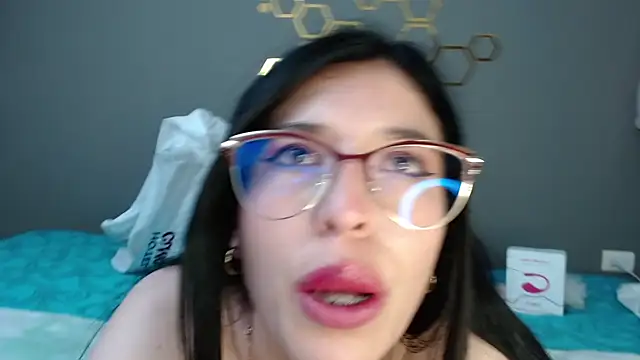 Snapshot of adriscute chatting on 01-23-25, 04:41 adriscute online show from 01-23-25, 04:41