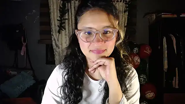 Hathorlove online show from 12-17-25, 03:23