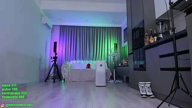 Snapshot of nikkisweetie chatting on 01-01-25, 10:11 nikkisweetie online show from 01-01-25, 10:11