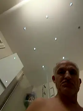 Snapshot of KielerMen chatting on 12-17-25, 02:45 KielerMen online show from 12-17-25, 02:45