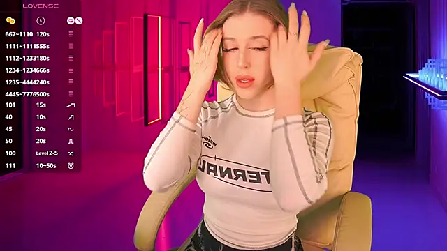 PenellopaRaw online show from 01-17-25, 02:18