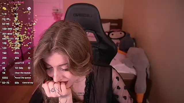 PenellopaRaw online show from 04-10-26, 07:07