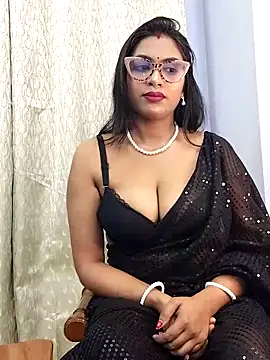 Queen Dolly online show from 10-11-25, 06:06