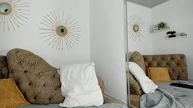 Snapshot of Naughty__Mom chatting on 03-02-25, 06:19 Naughty Mom online show from 03-02-25, 06:19