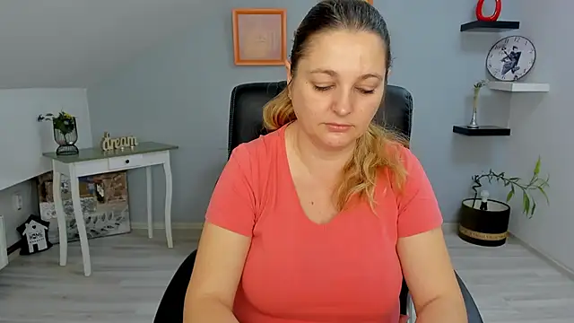 Snapshot of LollaGirl chatting on 01-22-25, 04:13 LollaGirl online show from 01-22-25, 04:13